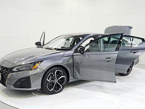 Certified 2025 Nissan Altima 2.5 SR FWD image 30