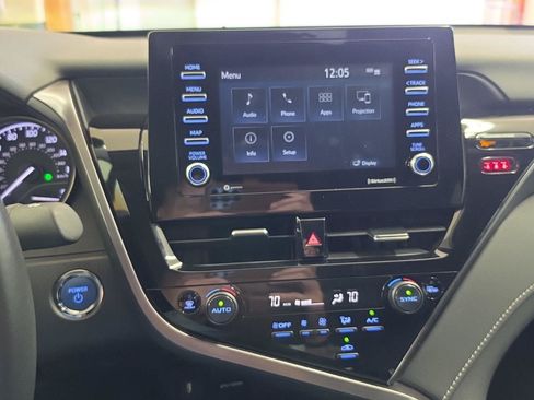 Used 2023 Toyota Camry SE FWD image 9