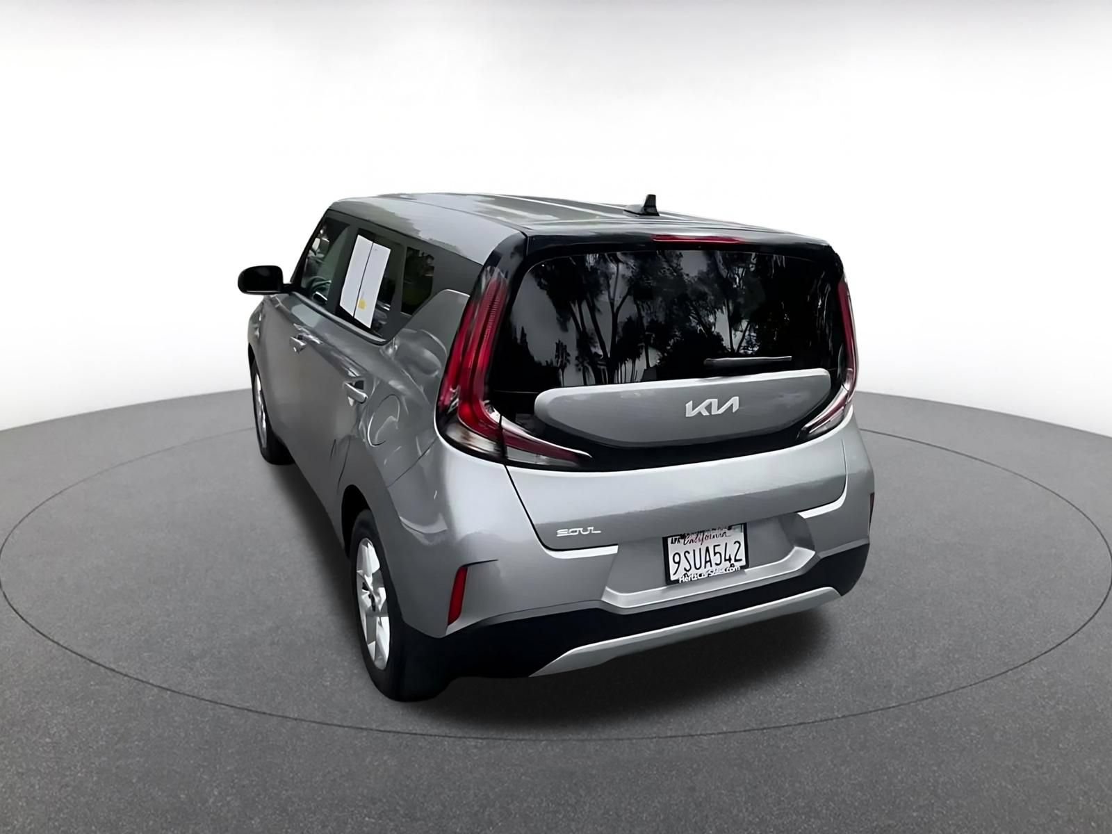 Used 2025 Kia Soul LX w/ LX Technology Package FWD image 10