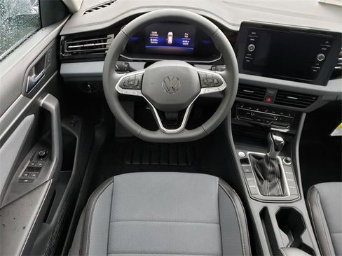 New 2026 Volkswagen Jetta SE image 10