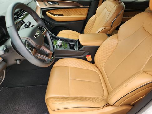 Used 2025 Jeep Grand Cherokee L Summit AWD/4WD image 11