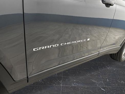 New 2025 Jeep Grand Cherokee Limited w/ Trailer Tow Package AWD/4WD image 36