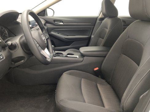Used 2025 Nissan Altima 2.5 SV FWD image 17