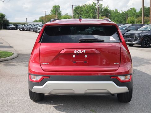 Used 2023 Kia Niro LX FWD image 4