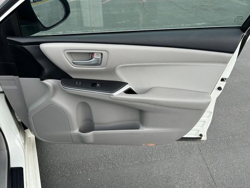 Used 2015 Toyota Camry XLE image 27