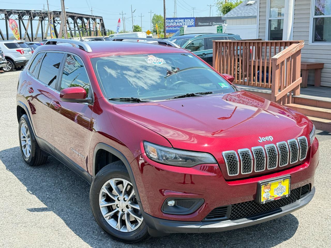Used 2019 Jeep Cherokee Latitude Plus w/ Comfort/Convenience Group AWD/4WD image 2
