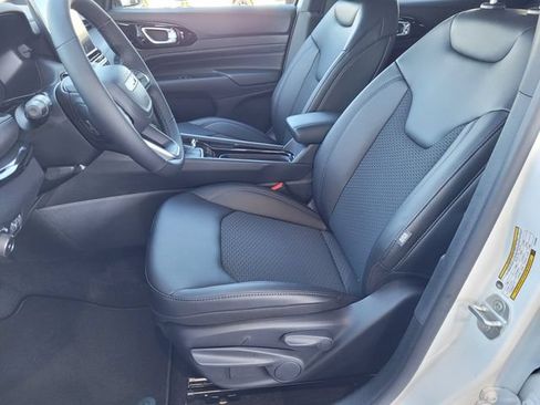 New 2026 Jeep Compass Latitude AWD/4WD image 8