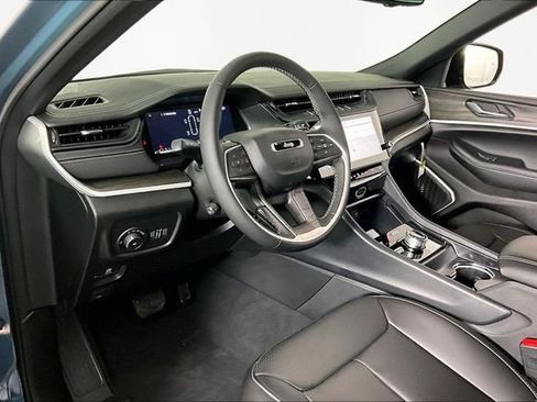 New 2026 Jeep Grand Cherokee L Limited w/ Luxury Tech Group II AWD/4WD image 8