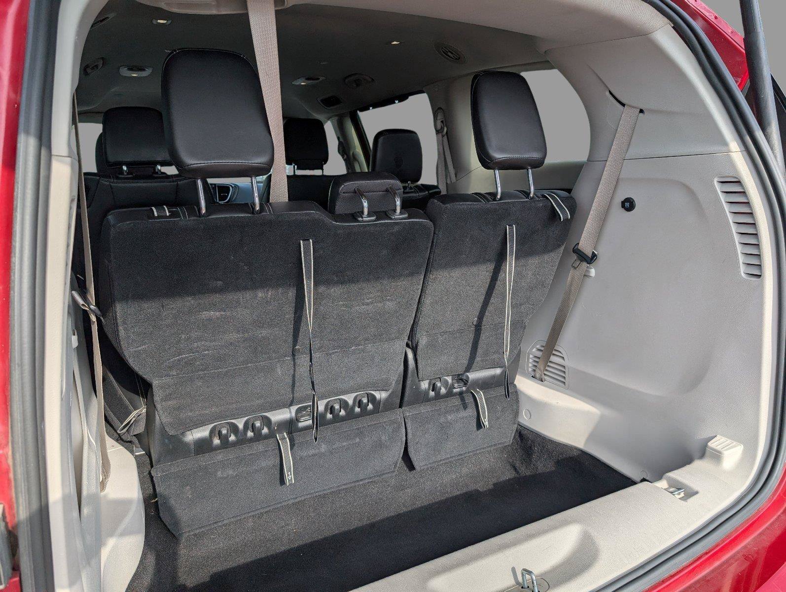 Used 2024 Chrysler Pacifica Touring-L FWD image 34