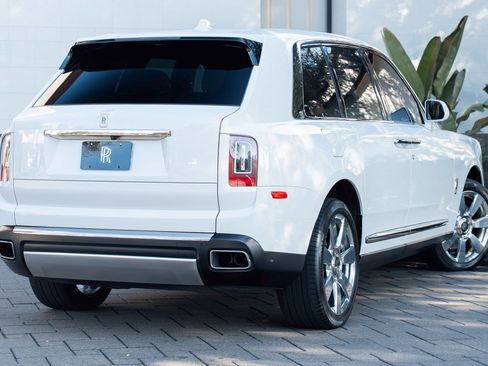 Certified 2021 Rolls-Royce Cullinan image 3