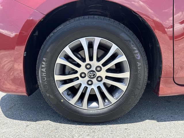 Used 2019 Toyota Sienna XLE FWD image 10
