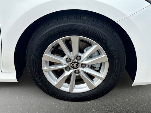 Used 2025 Toyota Camry LE w/ Convenience Package image 10