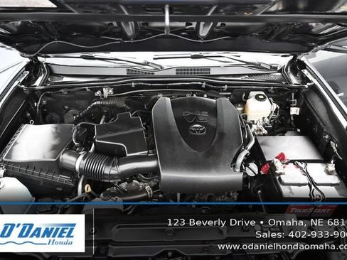 Used 2018 Toyota Tacoma TRD Off-Road w/ Technology Package AWD/4WD image 44