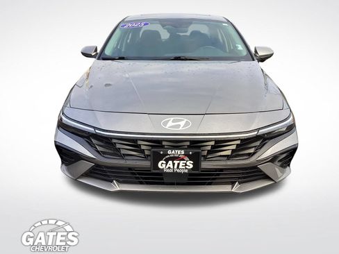 Used 2025 Hyundai Elantra SEL FWD image 2