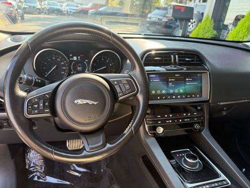 Used 2019 Jaguar F-PACE Premium AWD/4WD image 19