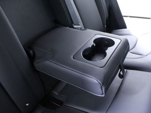 Used 2024 Land Rover Defender 110 S image 14