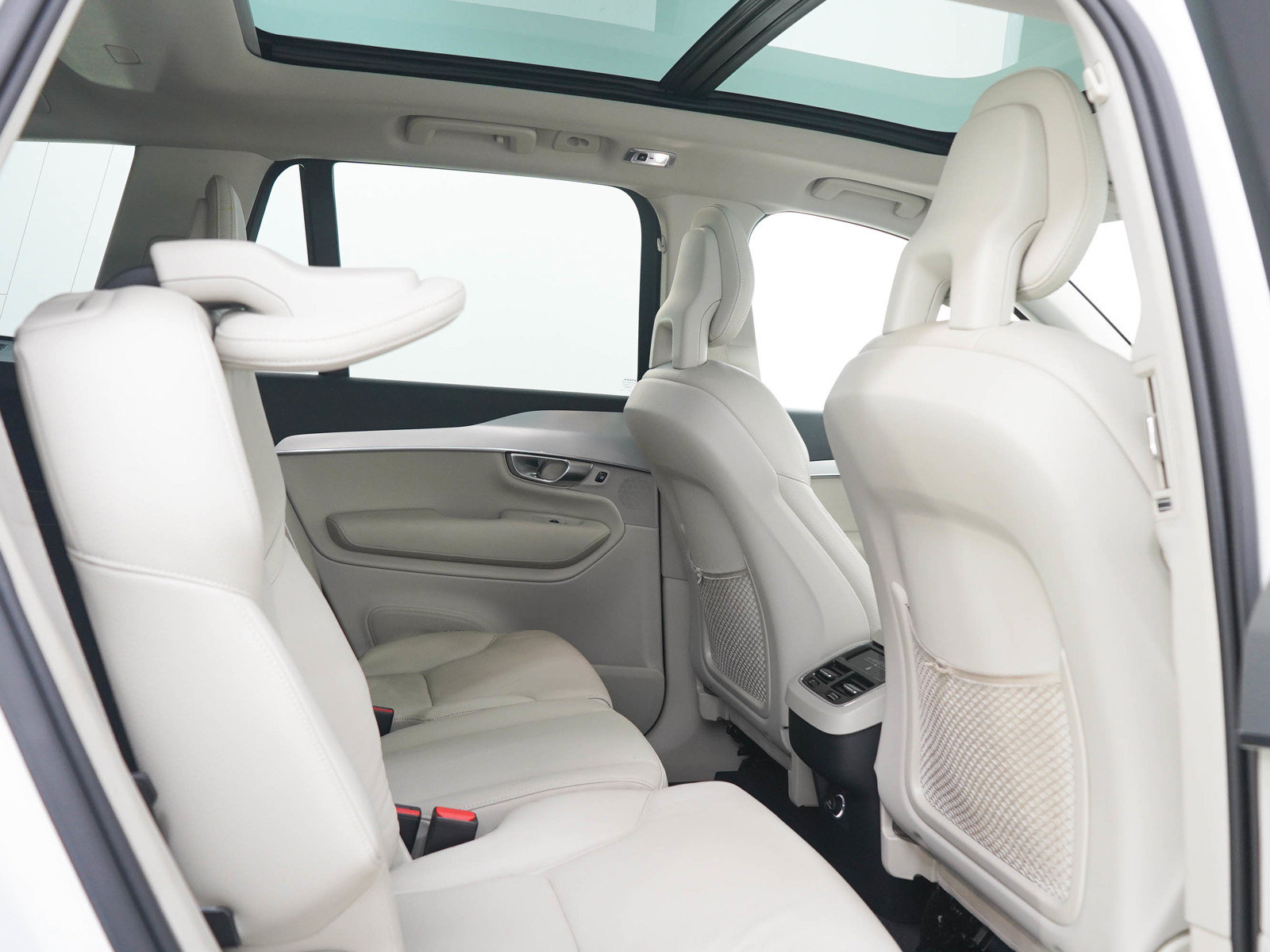 Used 2018 Volvo XC90 T6 Momentum w/ Convenience Package AWD/4WD image 14