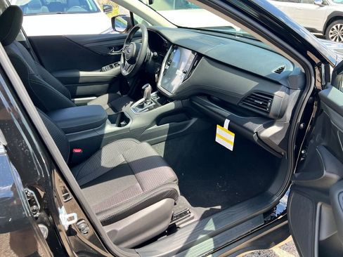 Used 2025 Subaru Outback Premium AWD/4WD image 10