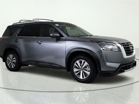Used 2025 Nissan Pathfinder SL FWD image 8