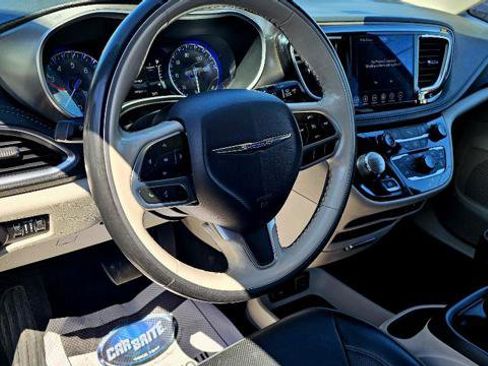 Used 2019 Chrysler Pacifica Limited FWD image 10