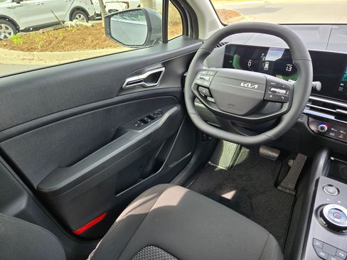New 2026 Kia Sportage LX FWD image 9