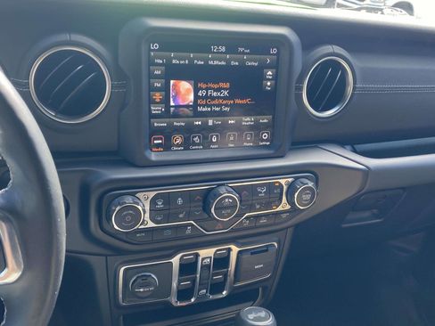 Used 2022 Jeep Wrangler Unlimited Sahara w/ Cold Weather Group image 9