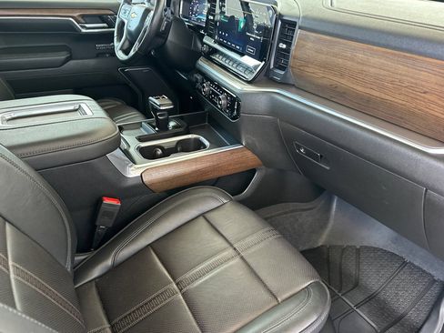 Certified 2022 Chevrolet Silverado 1500 High Country w/ High Country Premium Package AWD/4WD image 19
