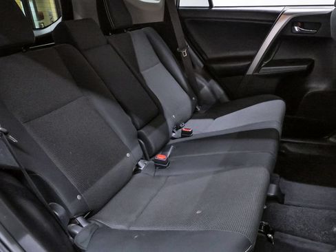 Used 2018 Toyota RAV4 XLE FWD image 12