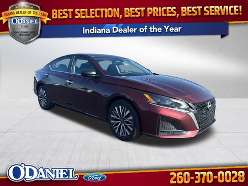 Used 2025 Nissan Altima 2.5 SV FWD image 1