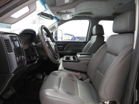 Used 2019 Chevrolet Silverado 2500 W/T AWD/4WD image 14