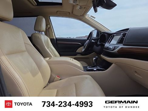 Used 2018 Toyota Highlander Limited image 16