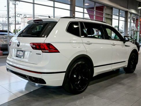 Used 2024 Volkswagen Tiguan SE R-Line image 5