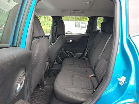Used 2020 Jeep Renegade Latitude AWD/4WD image 10