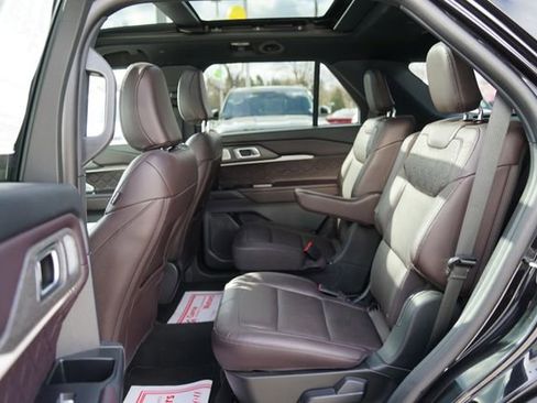 Certified 2025 Ford Explorer Platinum w/ LUX Leather Package image 9