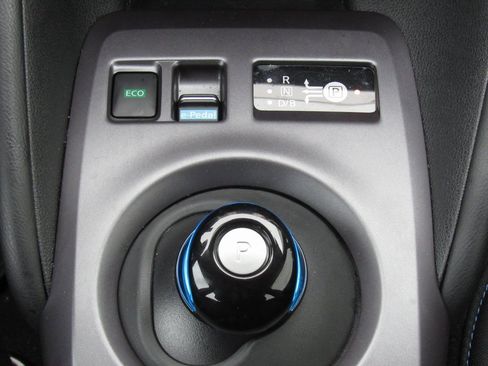 Used 2023 Nissan Leaf S image 25