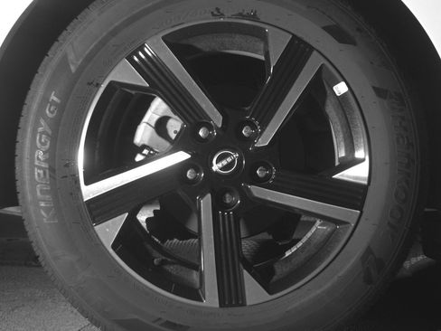 Used 2025 Nissan Sentra SV FWD image 15