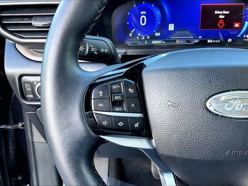 Used 2022 Ford Explorer Platinum w/ Equipment Group 601A image 17