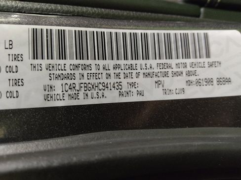 Used 2017 Jeep Grand Cherokee Limited AWD/4WD image 33
