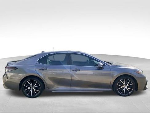 Used 2024 Toyota Camry SE w/ Audio Upgrade Package image 6