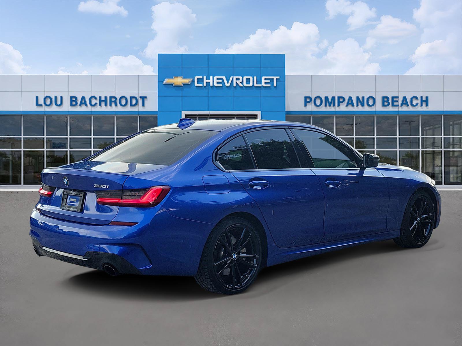 Used 2022 BMW 330i Sedan w/ M Sport Package RWD image 3