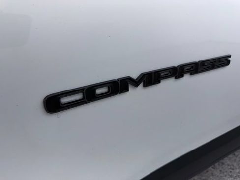 Used 2025 Jeep Compass Trailhawk AWD/4WD image 10