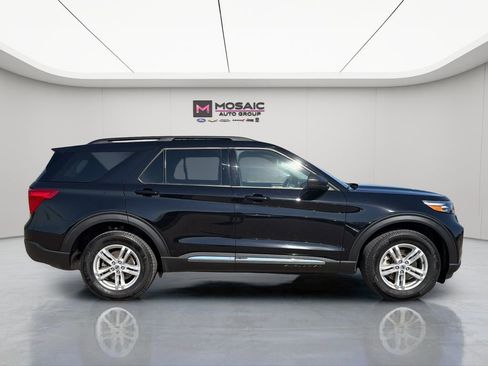 Used 2023 Ford Explorer XLT w/ Equipment Group 202A AWD/4WD image 3