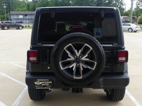 Used 2018 Jeep Wrangler Unlimited Sport AWD/4WD image 4