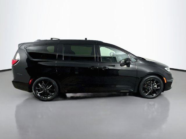 Used 2026 Chrysler Pacifica Limited w/ S Appearance Package FWD image 5