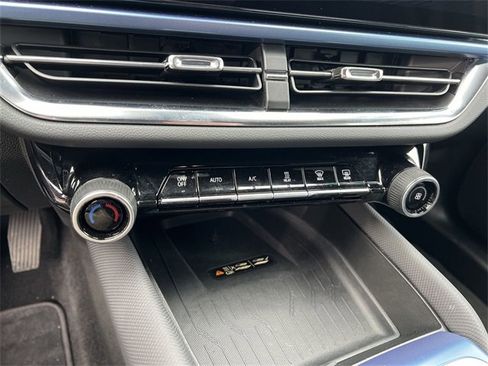 Used 2025 Chevrolet Equinox EV LT w/ Convenience Package image 16