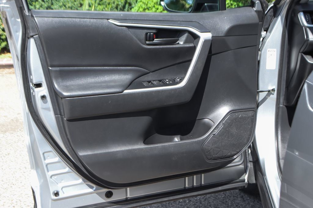 Used 2021 Toyota RAV4 LE FWD image 14