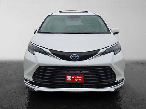 Used 2024 Toyota Sienna XLE w/ XLE Plus Package AWD/4WD image 8