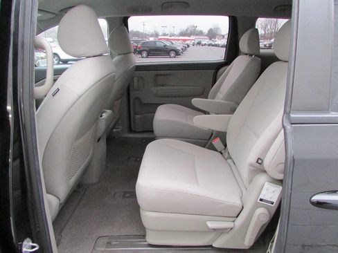 Used 2018 Kia Sedona L image 5