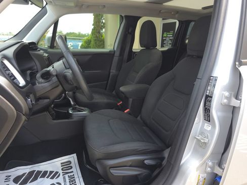 Used 2021 Jeep Renegade Latitude w/ Sun & Sound Group FWD image 10