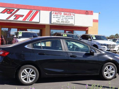 Used 2018 Chevrolet Cruze LT image 8